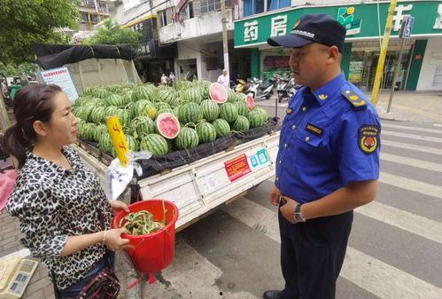 群众排队吃瓜视频,揭秘群众围观现象背后的社会心理