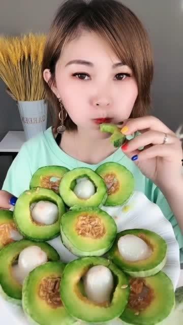 甜小姐吃瓜,一场甜蜜的吃瓜盛宴